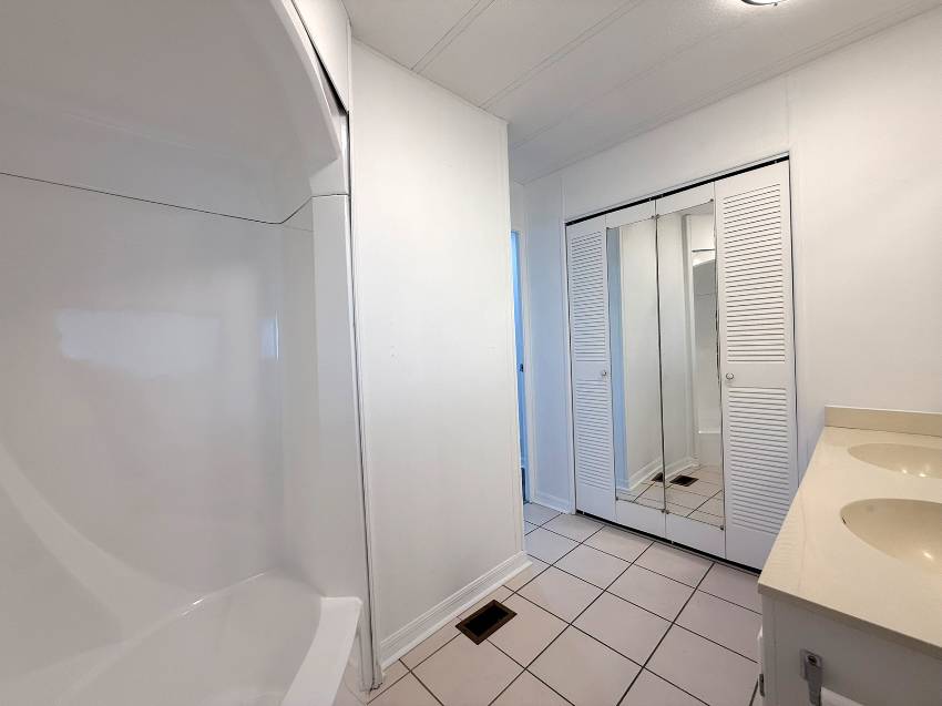 24 Date Ave a Bradenton, FL Mobile or Manufactured Home for Sale